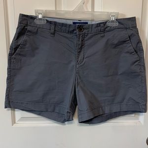 Women’s Old Navy Chino Everyday short, gray, size 10